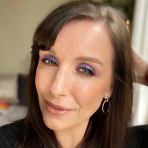 Christmas party makeup ideas using the Huda beauty glitter eye shadows! Worn by a fair skinned, brunette woman, this eye look is blue and sparkly.