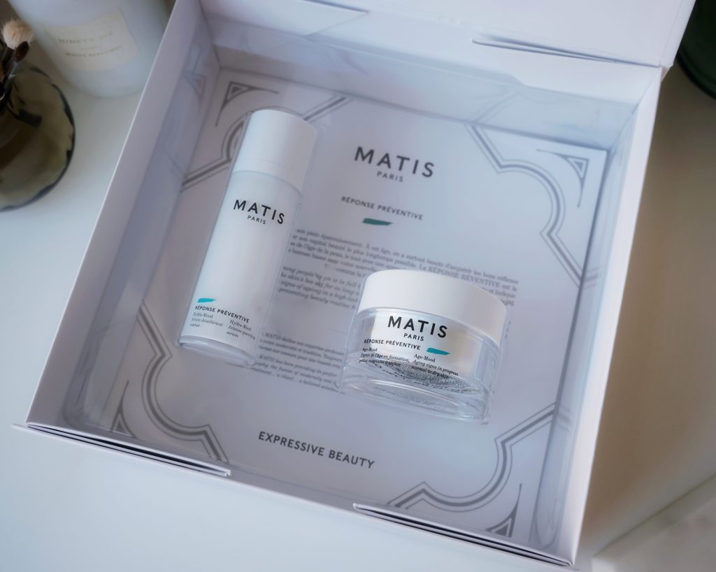 Matis Paris The White Gold Set is open, the image is taken looking into the box and we can see its contents. Inside there is a serum and a face cream, The brand is cruelty free, French skincare.