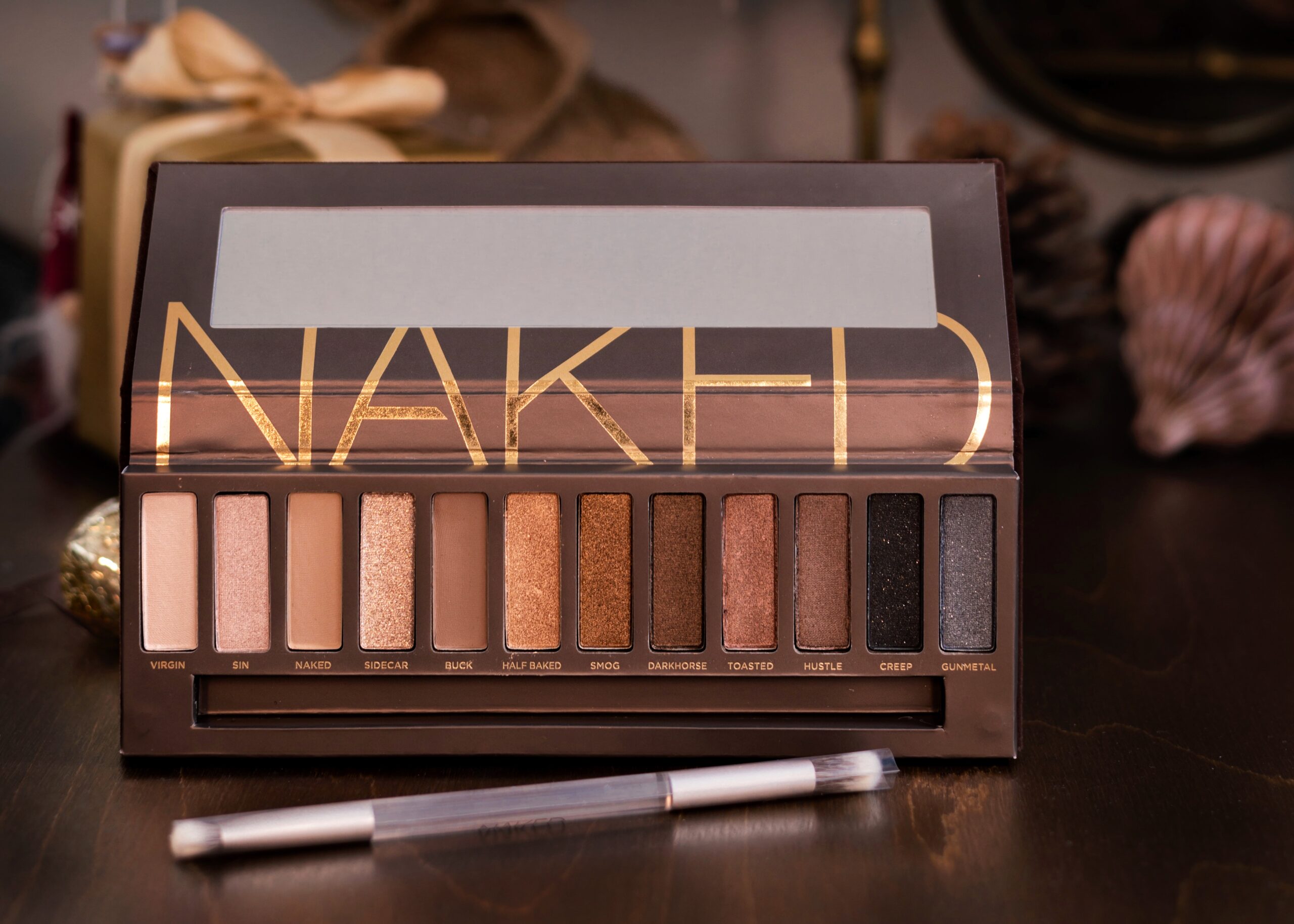 Makeup gift ideas from urban decay naked palette